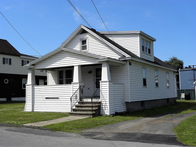 Building Photo - 30 Charles St
