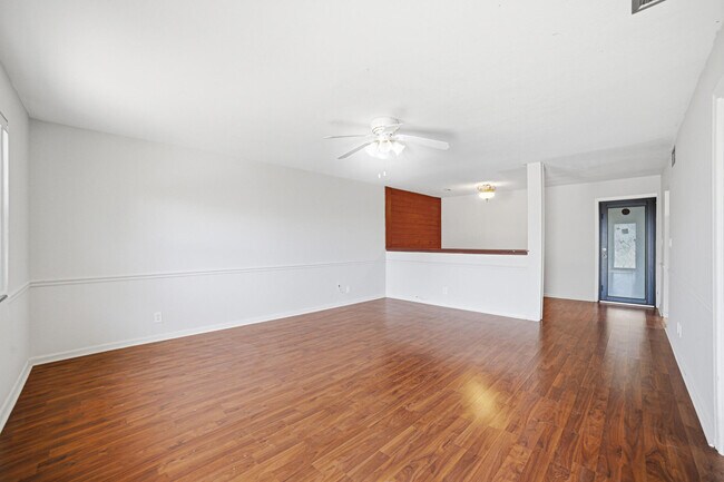 Foto del edificio - 2895 Via Del Lago