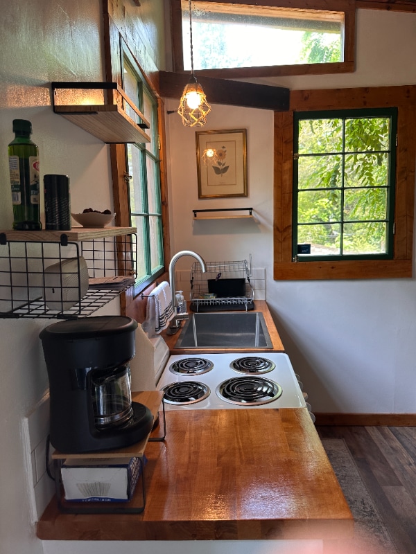 Building Photo - 224 E Deep Creek Rd