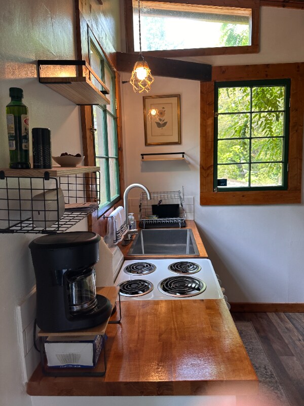 Foto del edificio - 224 E Deep Creek Rd