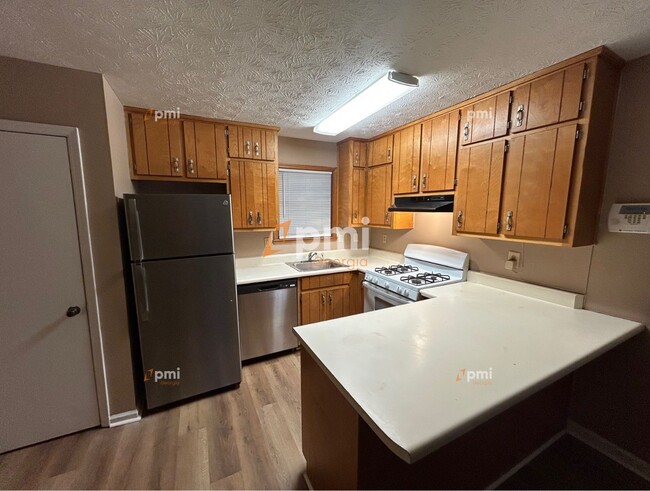 Building Photo - 5867 Sheldon Ct