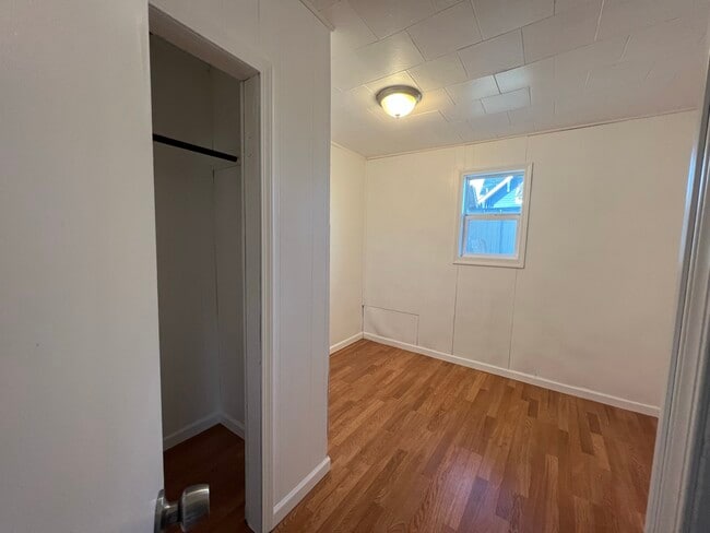 Building Photo - 112 5th St SW