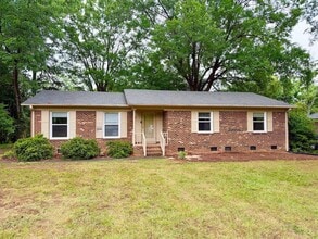 Building Photo - 121 Westview Dr