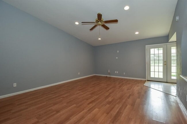 Building Photo - 4631 Lochshin Dr