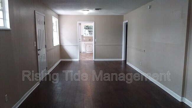 Building Photo - 1300 Rayfield Dr