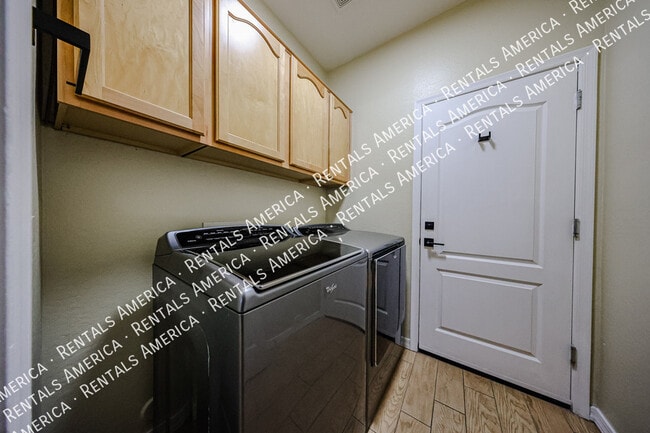 Building Photo - 17219 N 19th Run