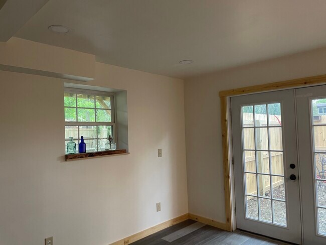 Kitchen/ dining area - 60 Mayfair Dr
