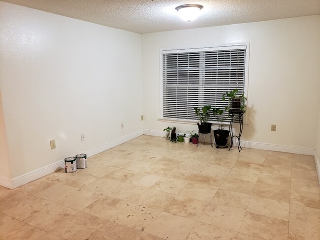 Building Photo - 2053 Dixie Belle Dr