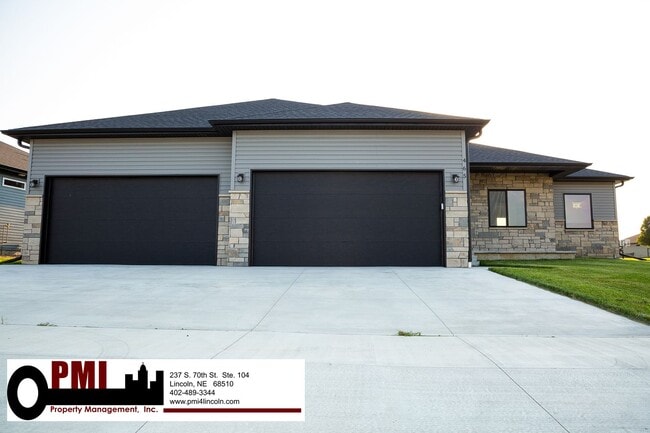 Building Photo - 5 Bedroom 3 bath, beautiful home in North ...
