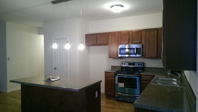 Building Photo - Spacious & Modern 3Bd|2Ba House tucked awa...