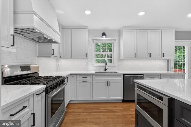 Foto del edificio - 9801 Meadow Valley Dr