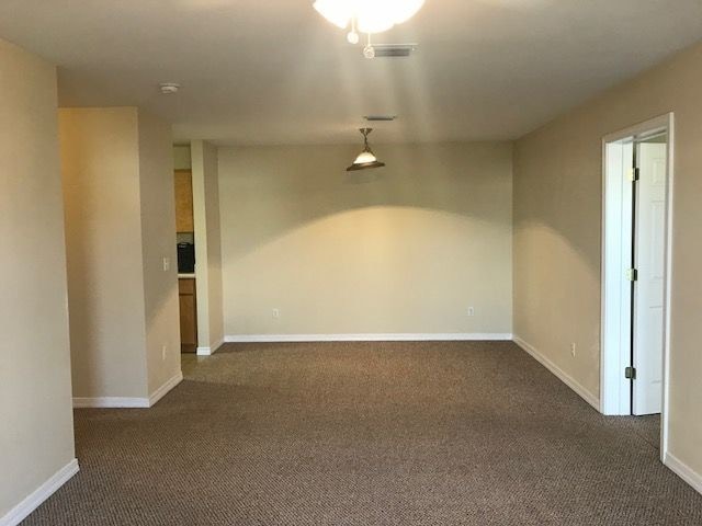 Building Photo - 2 Bedroom Unit in Creets Crossing