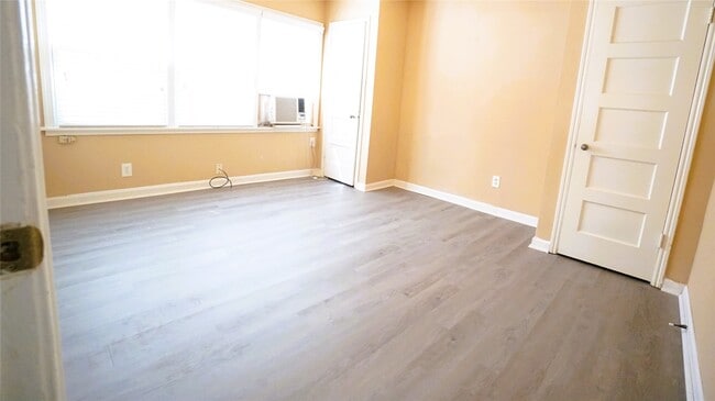 Foto del edificio - 2431 Shakespeare St