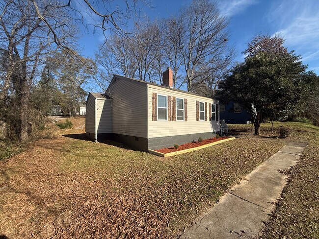 Foto del edificio - 6633 Millard Fuller Rd