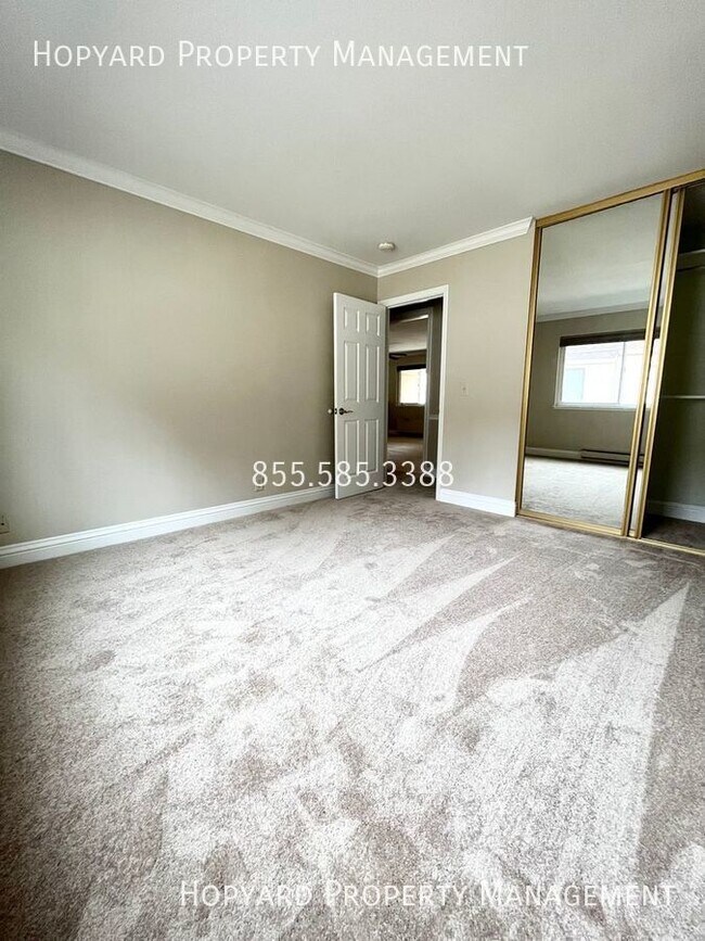 Building Photo - 3 Bedroom Condo in Lovely Community Availa...