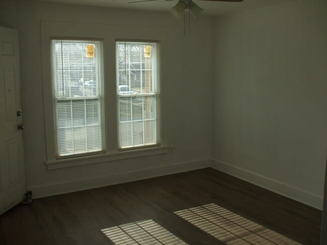 Building Photo - 700 E 11th Ave