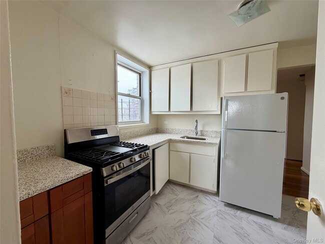 Foto del edificio - 60-11 Broadway