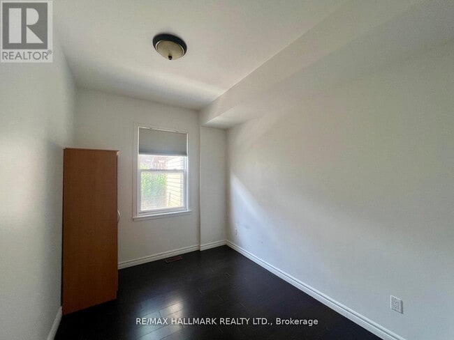 Photo du bâtiment - 822-822 Gerrard St E