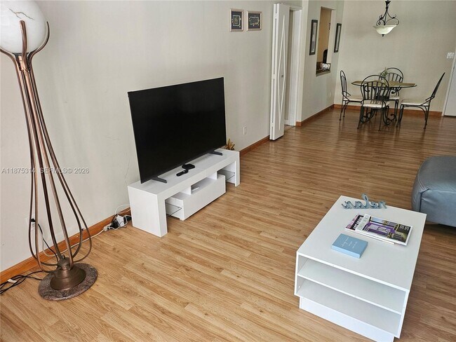 Building Photo - 5161 Collins Ave