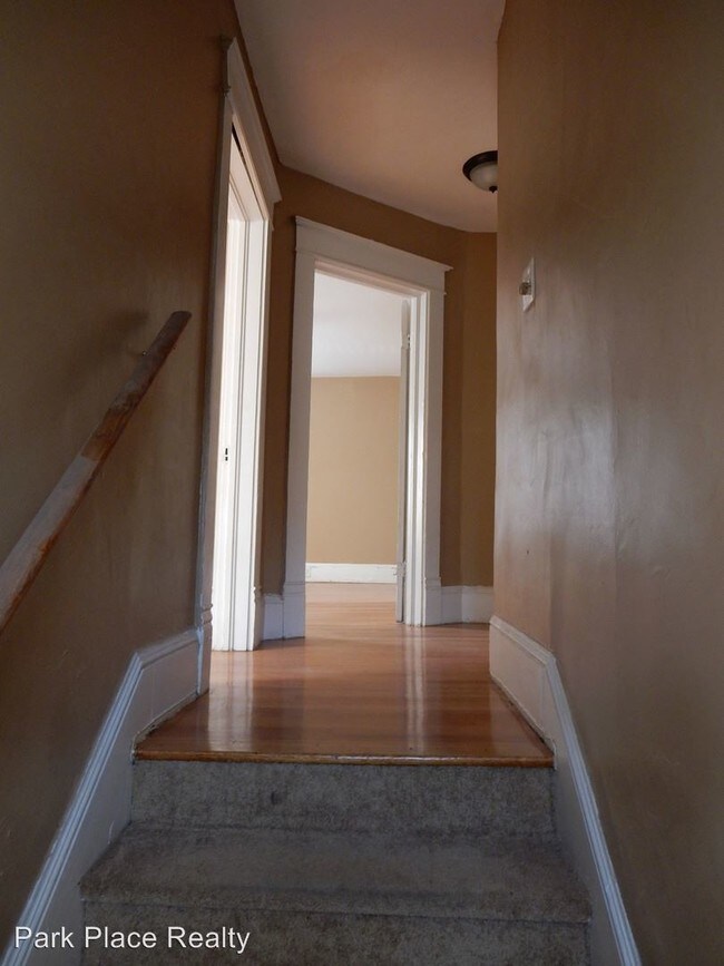 Building Photo - 429 Albemarle Ave SW