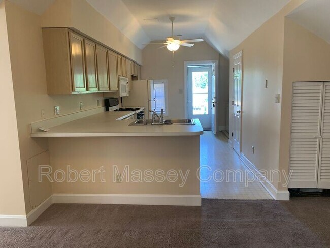 Foto del edificio - 1040 Everett Avenue