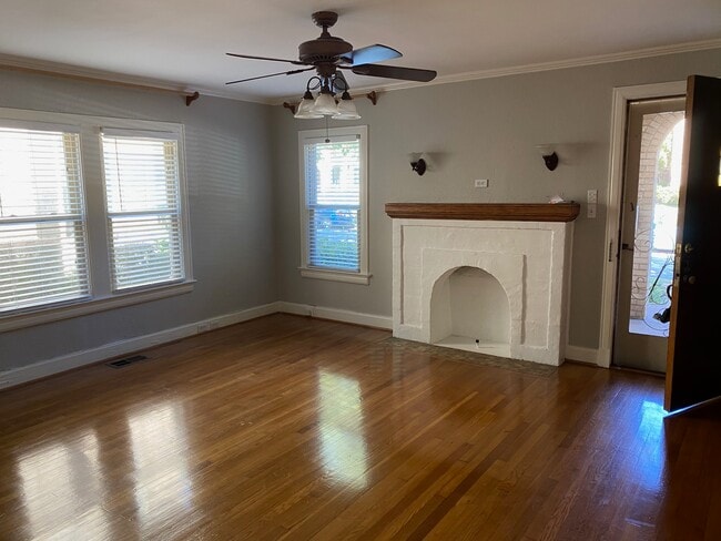 Building Photo - 5924 La Vista Dr