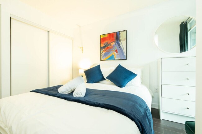 Photo du bâtiment - 550 Wellington St W