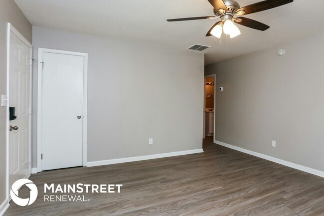 Foto del edificio - 2858 Spruce Point Rd