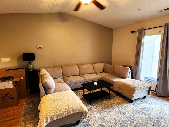 Building Photo - CONDO WITH AMENITIES - POOL VIEW!!!