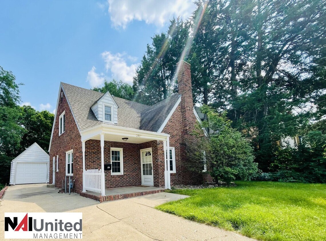 Foto principal - 3 bedroom, 2 bathroom close to Unity Point...