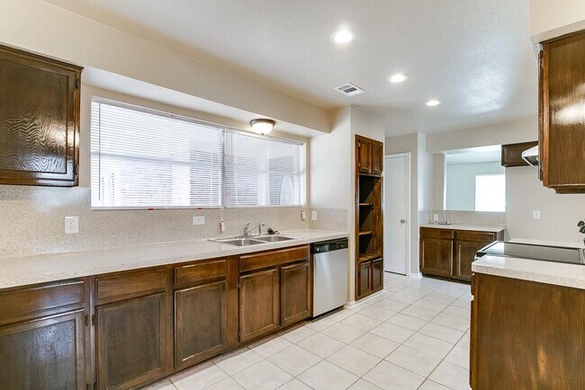 Foto del edificio - 15803 Oakendell Dr