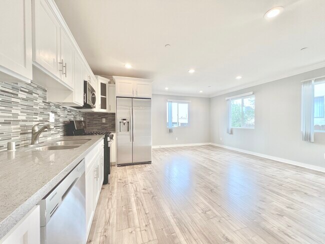 Foto del edificio - 4461 Rosewood Ave
