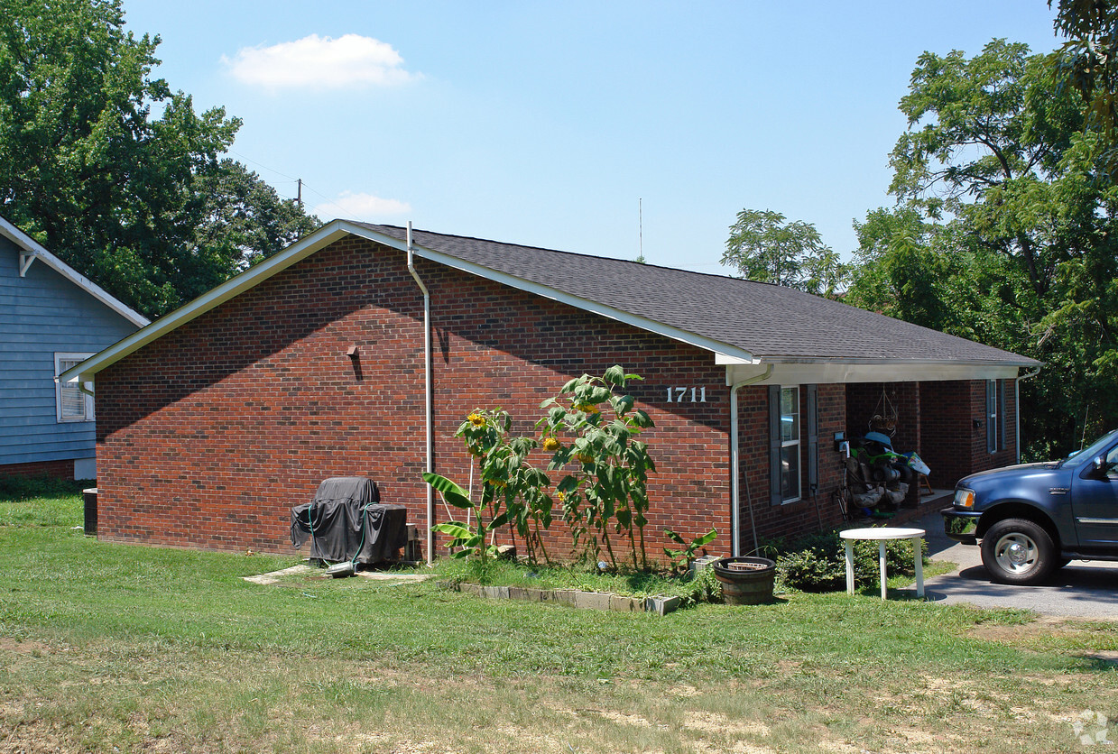 Primary Photo - 1711 Welborn St