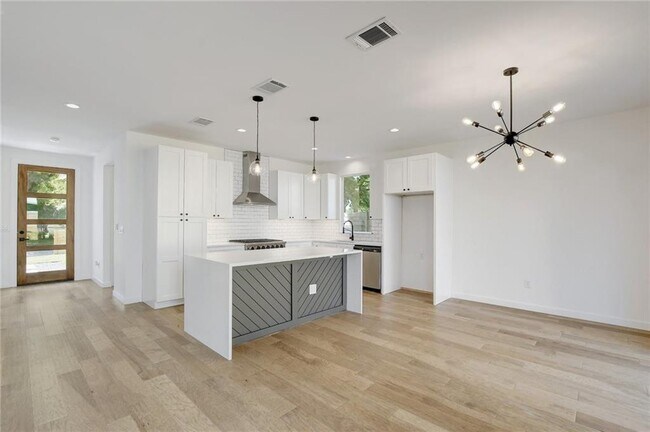 Building Photo - 710 Valdez St