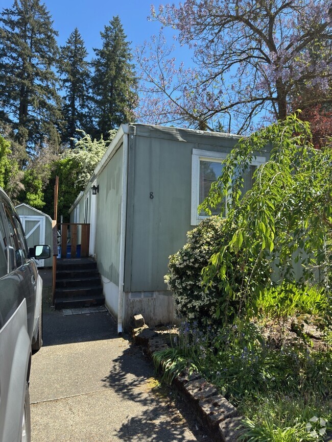 Building Photo - 744 K St