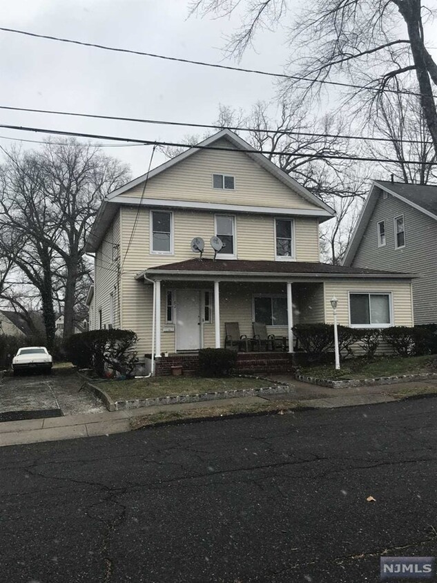 Primary Photo - 80 W Linden Ave