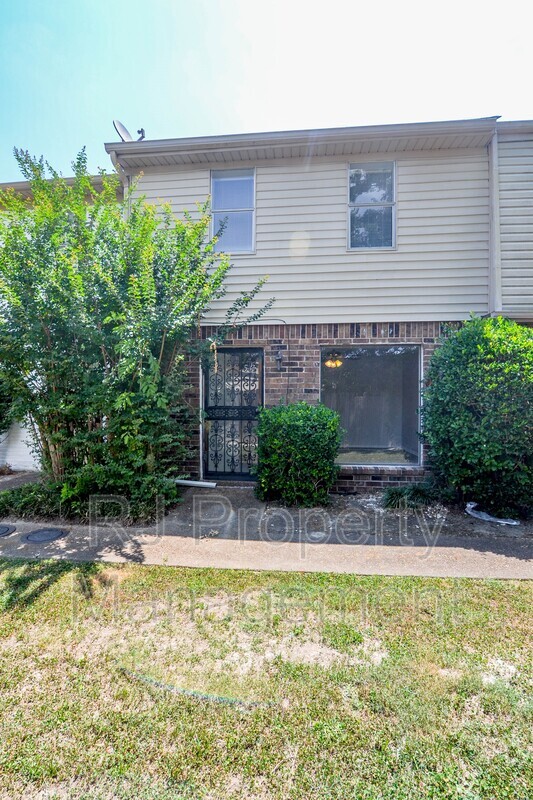 Primary Photo - 1753 Fox Hunt Ln