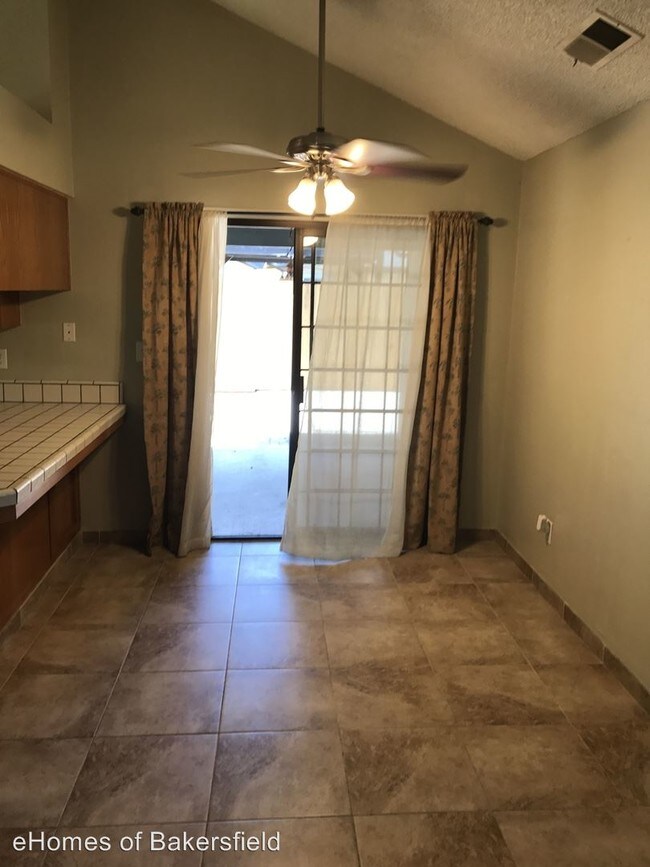 Building Photo - 3 br, 2 bath House - 12916 Birkenfeld Ave