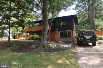 Building Photo - 2901 Pine Spring Rd