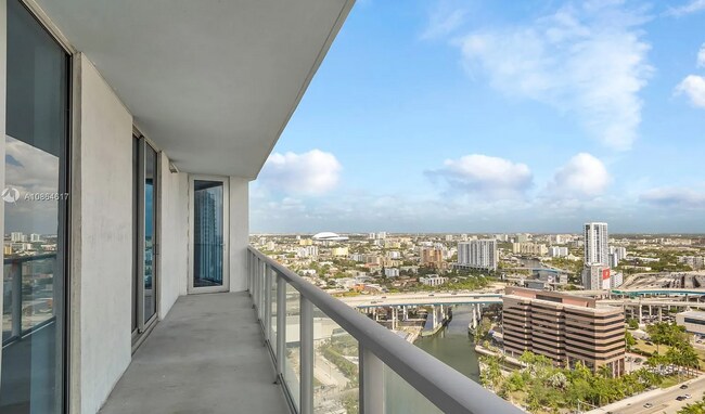 Foto del edificio - 185 SW 7th St