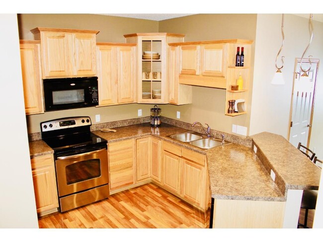 Building Photo - 3Bed*2.5Bath plus loft*1767SqFt. Great Ame...