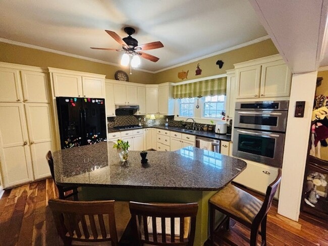 Foto del edificio - 109 S Rose Ave