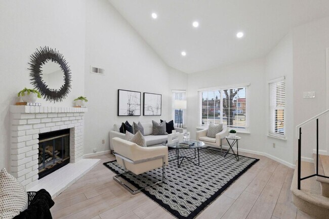 Foto del edificio - Bright and Modern 3BD/2BA Single-Family Home in Creekside South!