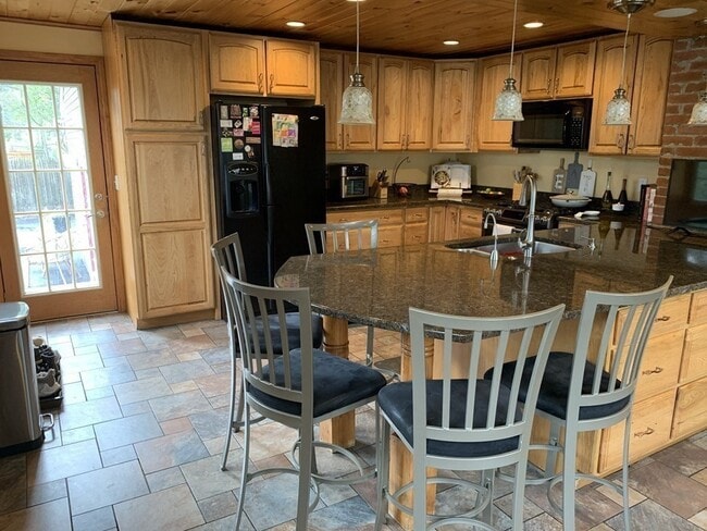 Foto del edificio - 16 Pinevale Ave