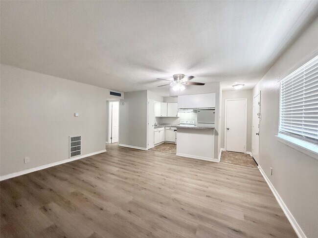 Building Photo - 201 S Kaysie St