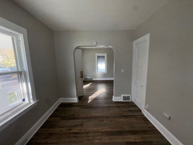 Building Photo - Charming 3-Bedroom Property in Prime Location