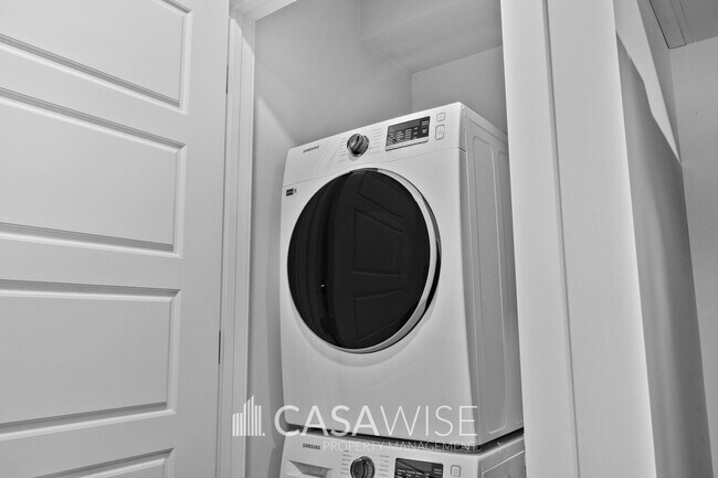 Photo du bâtiment - 8023 Cedric Mah Rd