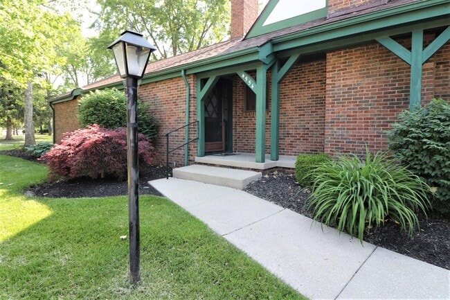 Building Photo - 4554 Sandringham Dr