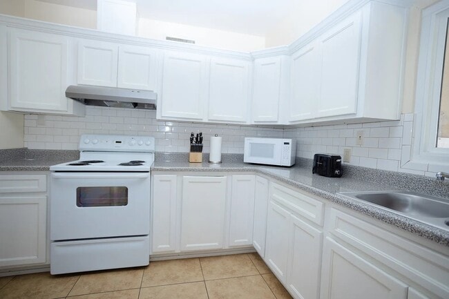 Foto del edificio - 790 W 17th St
