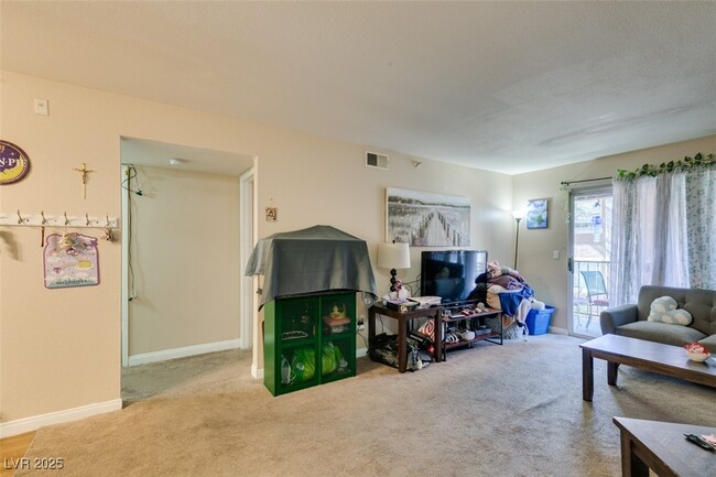 Building Photo - 2750 S Durango Dr